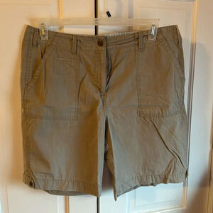 👍🏼 VanHeusen kaki Shorts 👍🏼